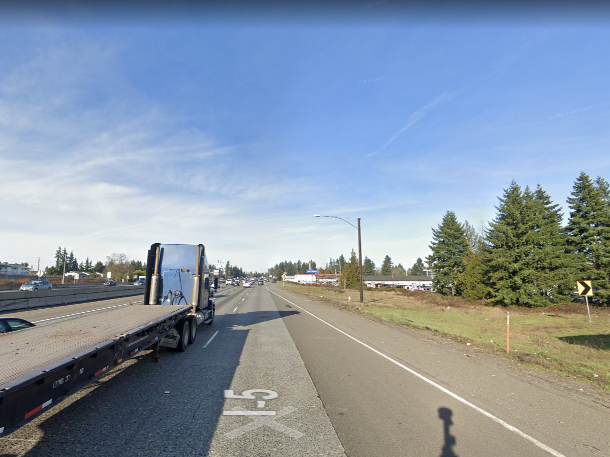 News: Driver dies after crashing into tree off I-5 in Kent