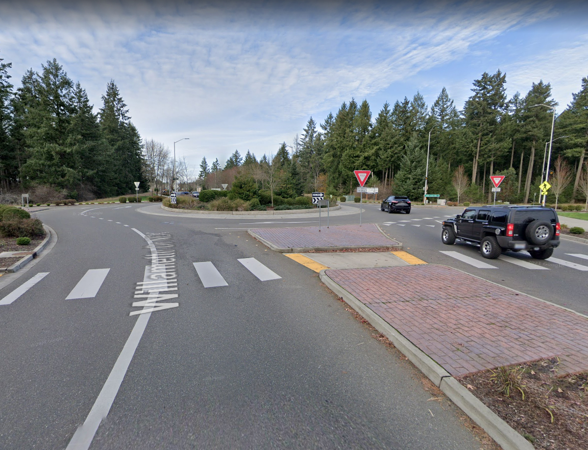 News: Three injured in crash with tree off Willamette Dr near NE Lacey