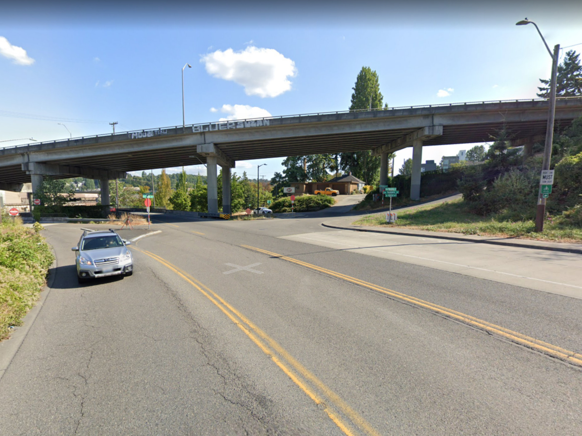News: Multi-vehicle crash delays traffic on Admiral Way in West Seattle
