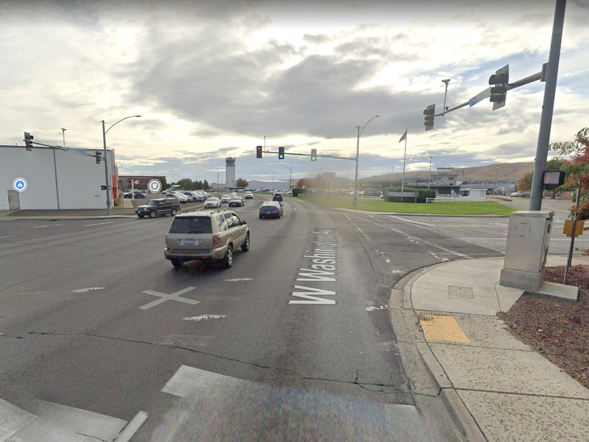 News: 2 injured in suspected DUI crash into Yakima airport control tower