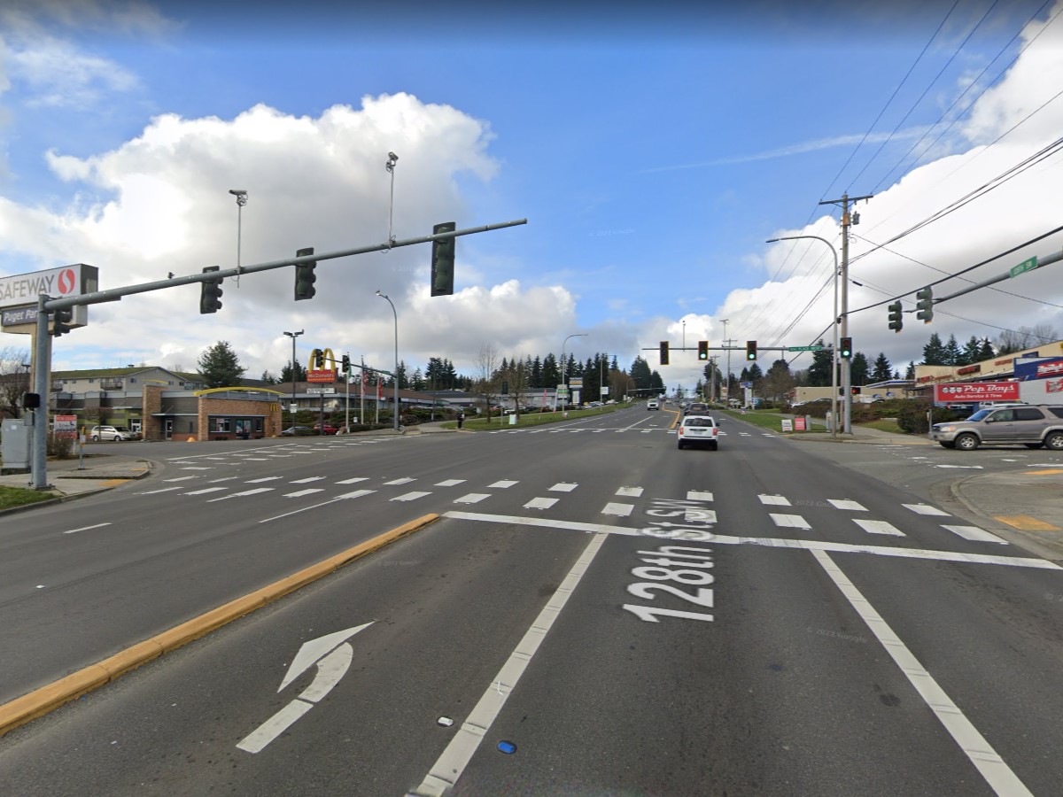 News: 3 seriously hurt in multi-vehicle wreck near Everett shopping center