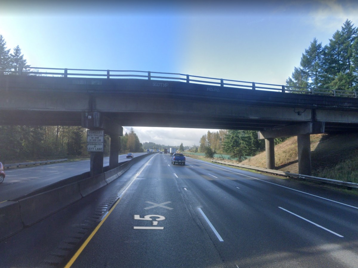 News: Driver dies after semi hits guardrail on I-5 near Olympia