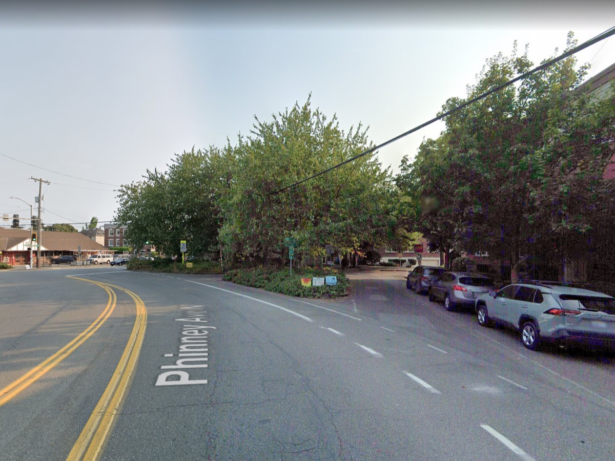News: 3 hurt as car slams into building near Seattle's Woodland Park Zoo